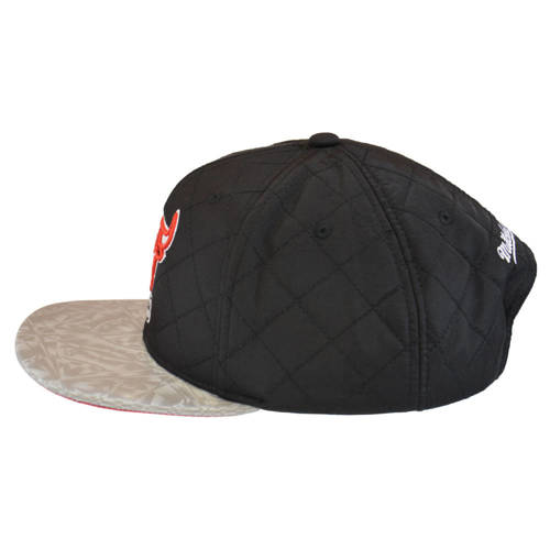 Czapka z daszkiem Mitchell & Ness NBA Diamond Base HWC Chicago Bulls - HHSS3182-CBUYYPPPBLCK