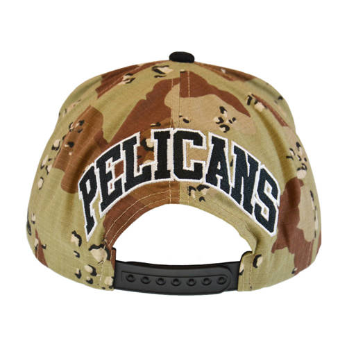 Czapka z daszkiem Mitchell & Ness NBA New Orleans Pelicans Choco Camo - HHSS1101-NOPYYPPPCAMO